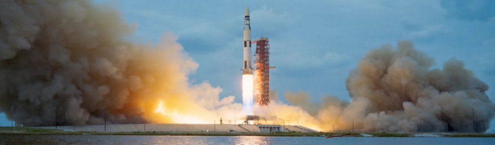 Подъёмники FORWARD & UP работают на космодроме.